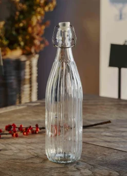 Bottiglia in vetro scanalato