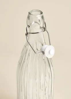 Bottiglia in vetro scanalato