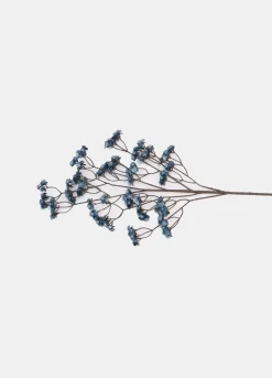 Composizione con rami secchi e pigne finti