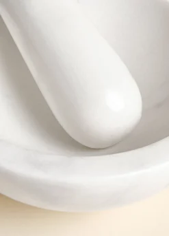 Mortaio e pestello in marmo