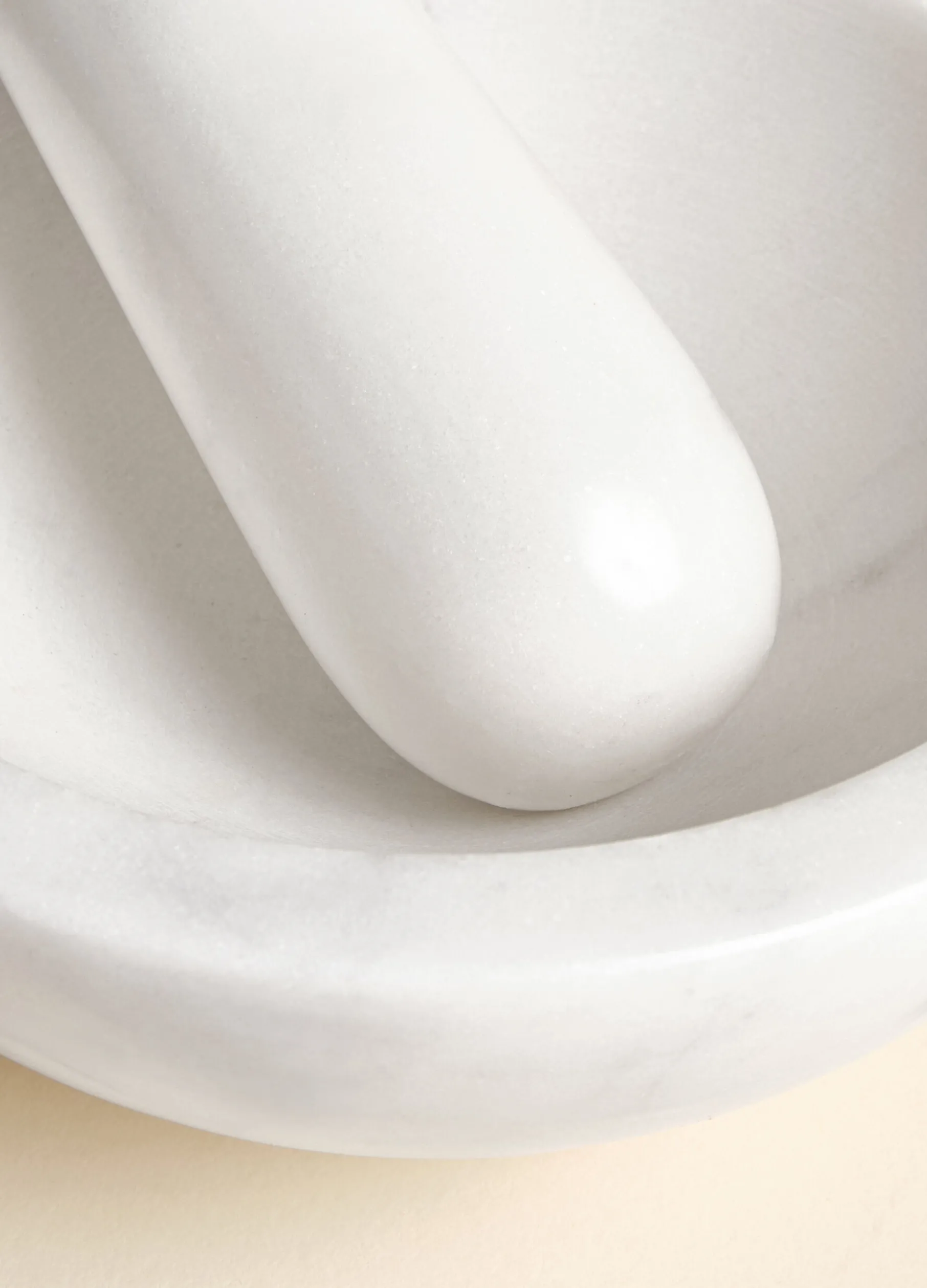 Mortaio e pestello in marmo