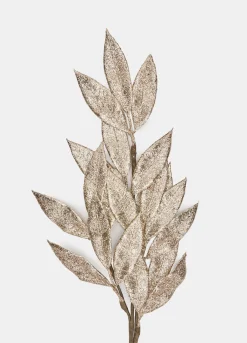 Ramo argentato con foglie grandi